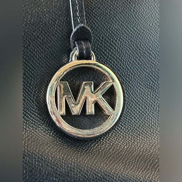 Michael Kors Voyager Medium Crossgrain Leather Tote Bag - Picture 4 of 12